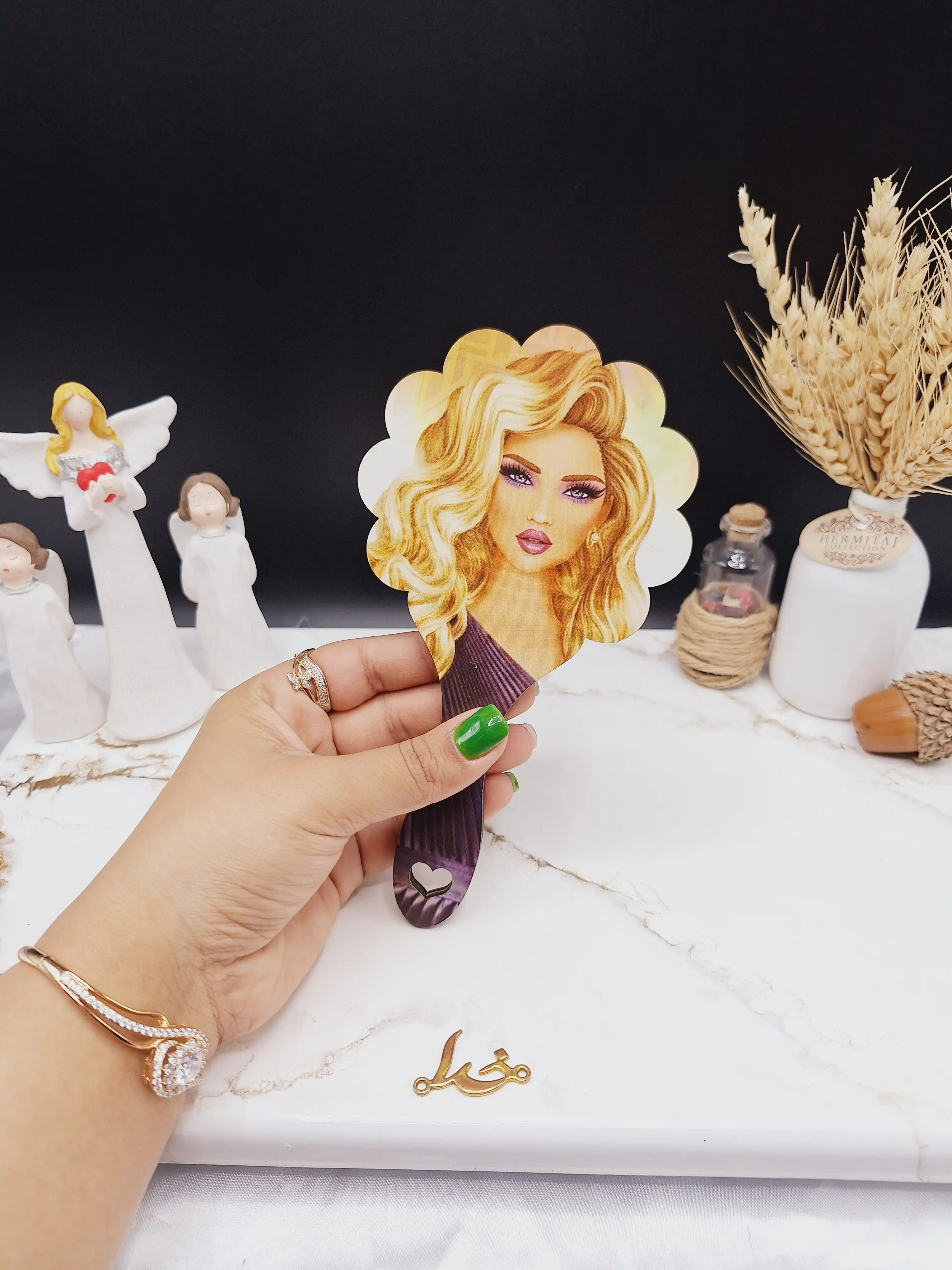 آینه چوبی دسته دار گل مدل دخترانه  طرح دوم